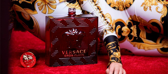Картинка к статье: The new fragrance from Versace Eros Flame has added real sparks of love to the range. Review by Sunday21.